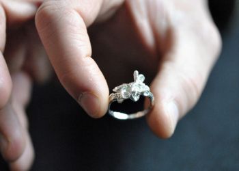 LÝ DO NÊN ĐEO TRANG SỨC BẠC